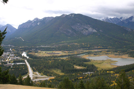 Liks Banff rechts das Valley